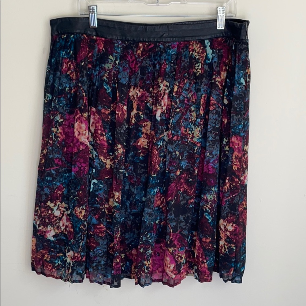 Mossimo pleated skirt with Faux Leather waistline